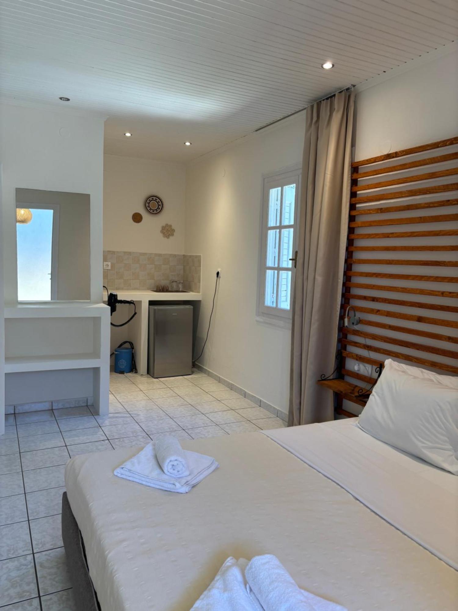 Physis Oikos Beachfront Апартаменты *