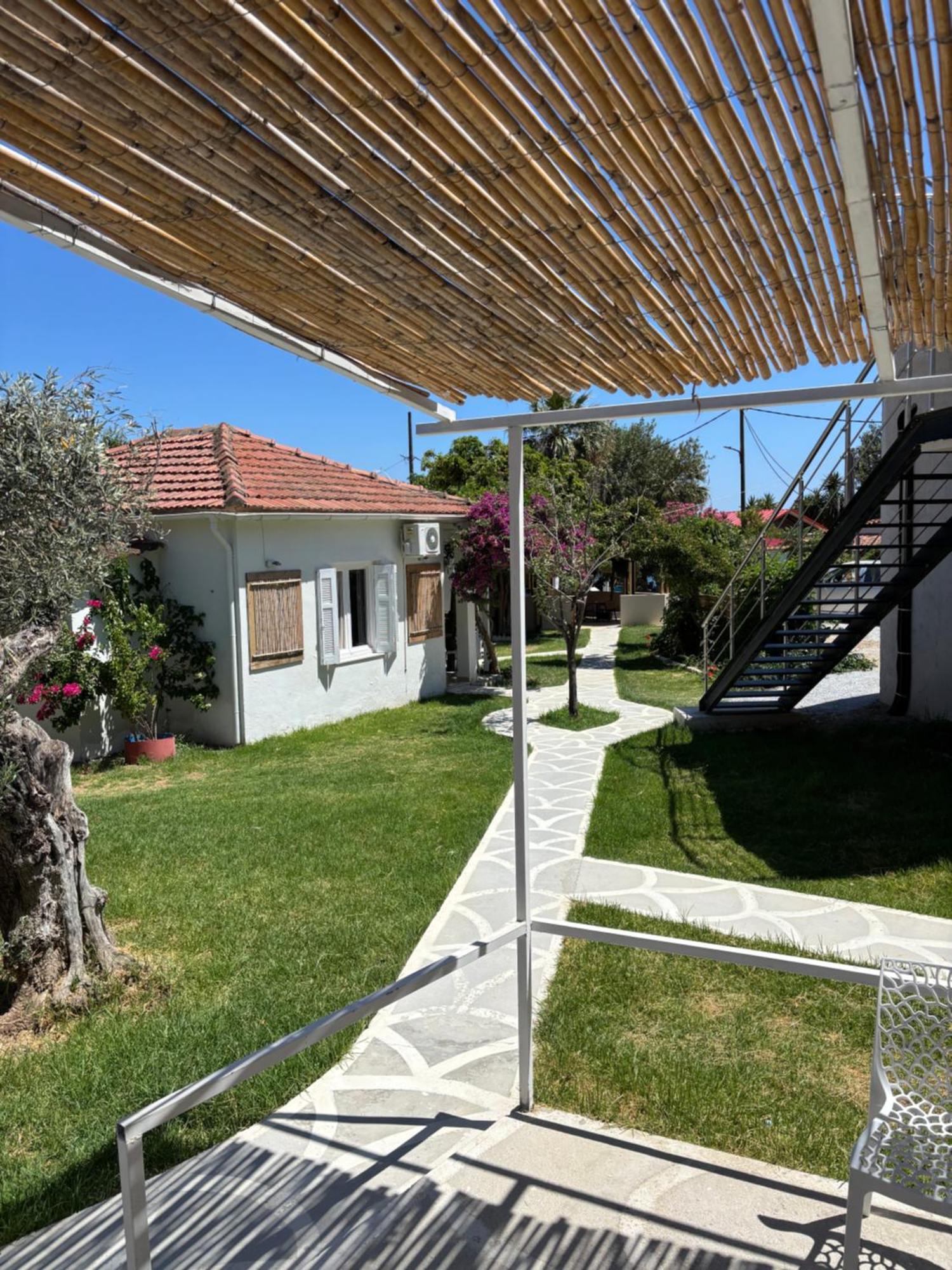 Апартаменты Physis Oikos Beachfront