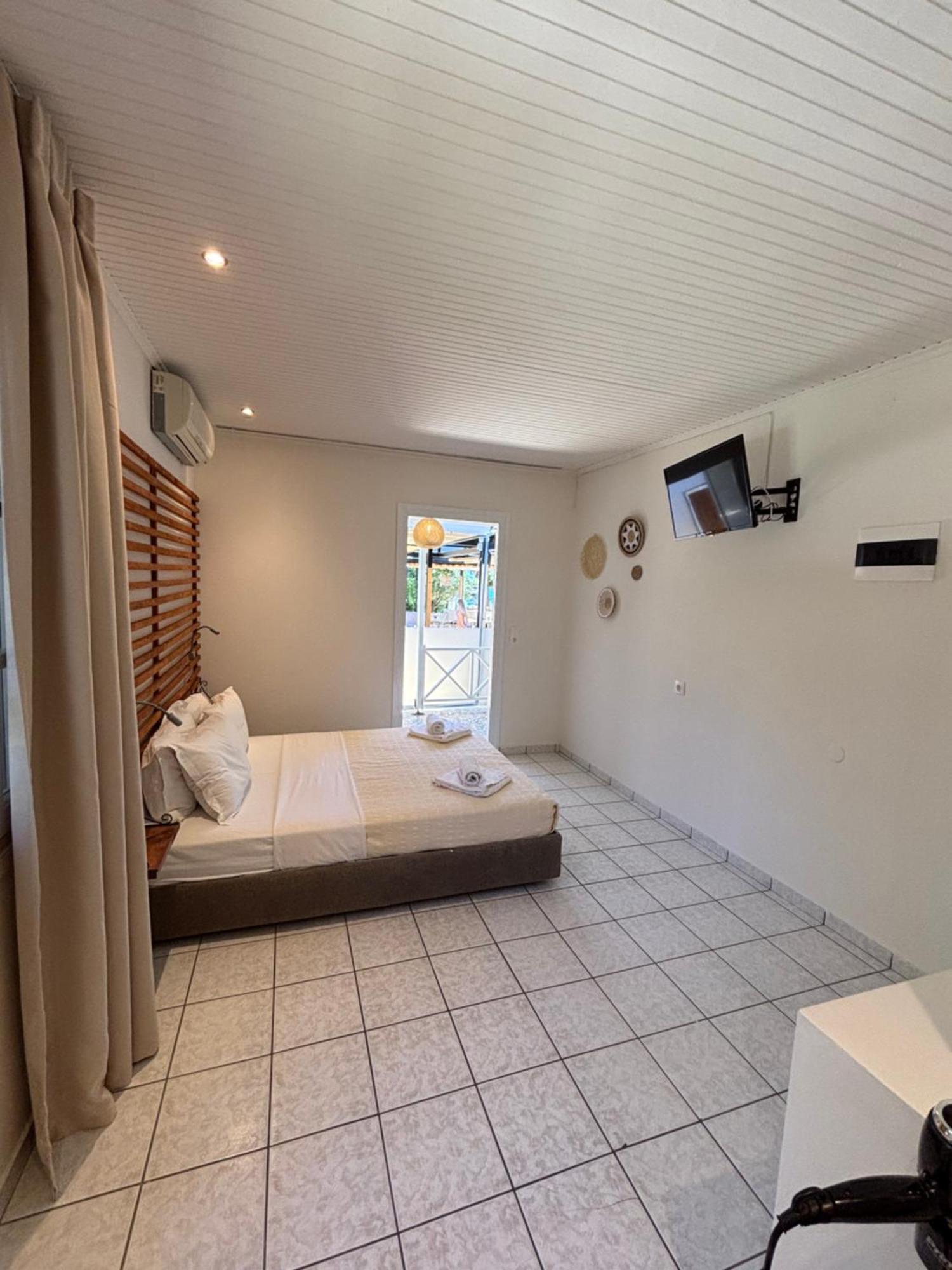 Physis Oikos Beachfront Апартаменты *
